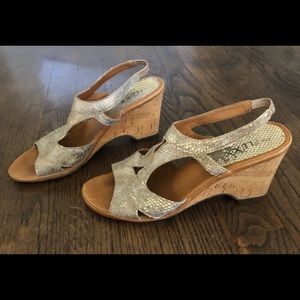 The Flexx “Jaywalk” wedge sandal